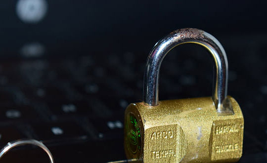 詩(shī)情畫(huà)意的女孩寶寶名字大全：?jiǎn)巫钟泻x