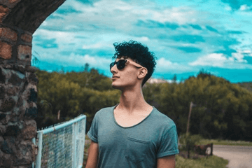 低調(diào)秀恩愛，曬美食曬合照、金莎名字打分，解析