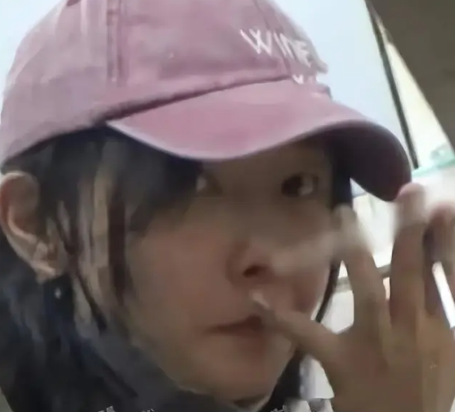 煙酒不離身，深夜聚餐照片曝光，白百何名字打分，解析