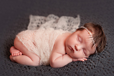 李姓有靈氣女孩名字：?jiǎn)拘涯阈闹械脑?shī)意