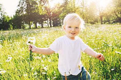 周姓女孩取名有詩意，姓周女孩名字簡單好聽