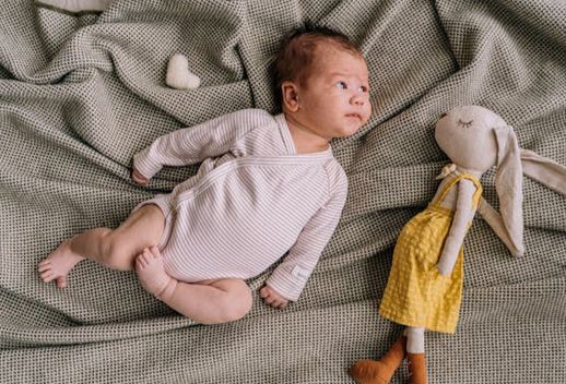 屬蛇人起名丨屬蛇寶寶起名宜用字帶水好不好？