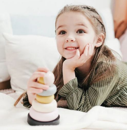 姓盛的女孩名字清冷2個(gè)字的有哪些？